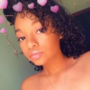 Meet your Posher, Selena